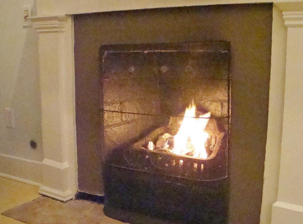Jingle Bells Square Cottage-Historic District-Bright- Fireplace Savannah Exterior photo